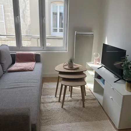 100 M De La Apartment