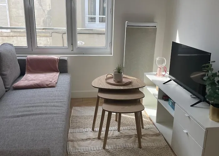 100 M De La Apartment